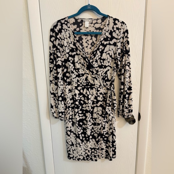 London Times Dresses & Skirts - London Times petite ‘faux’ wrap dress - black and white print. NWOT. never worn